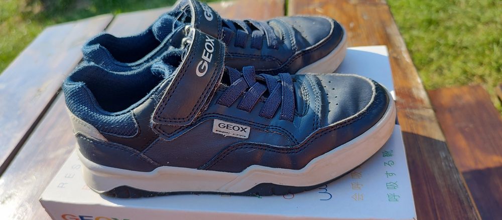 Buty chłopięce Geox na rzep 33