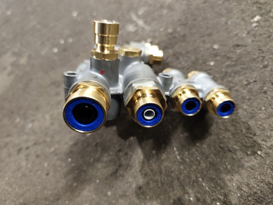 Пневматичний модуль розширення модулятор Wabco 4615130030