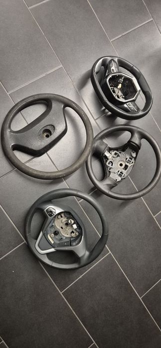 Vários volantes Ford, land rover, Peugeot