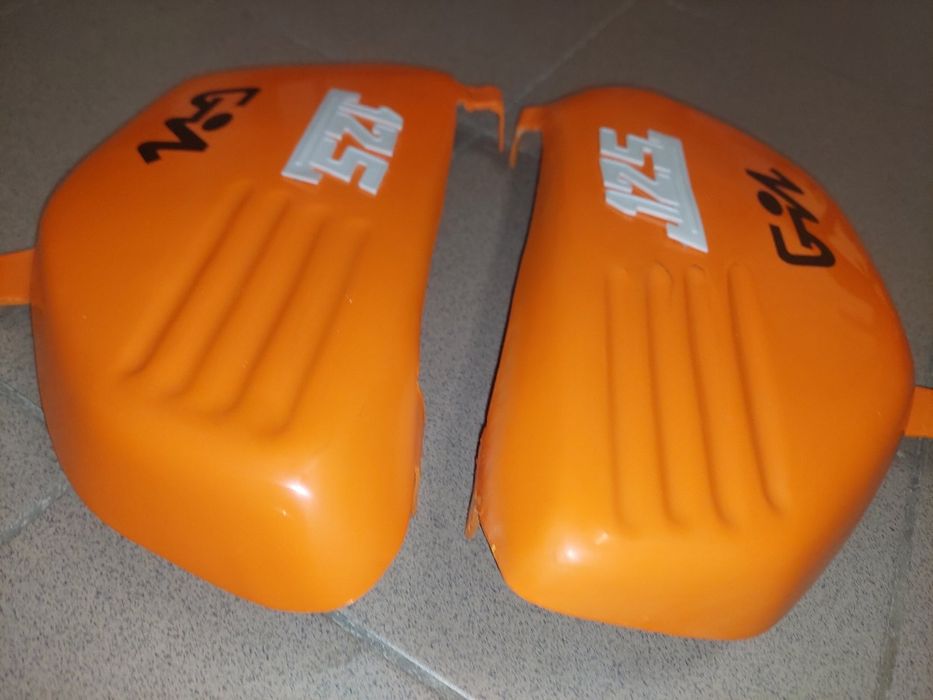 Fabrycznie nowe oslony boczne boczki rama wsk125 GIL tarki Pomarańczow