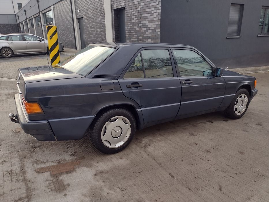 Mercedes 190 zarejestrowany