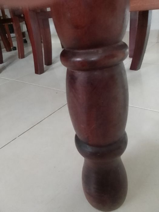 Mesa de cozinha ou casa de jantar com cerca de 2 m comprimento