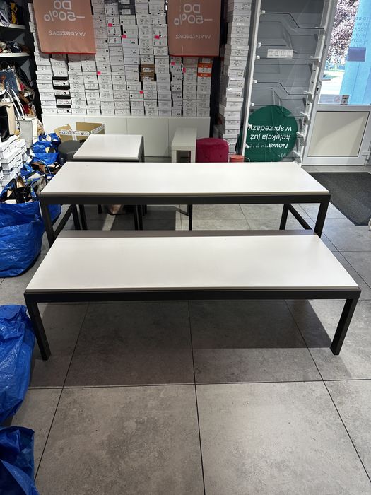 Stoły ekspozycyjne / lady