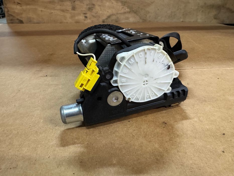 Cinto de segurança tras esquerdo Mercedes W204 C200 C220 C250