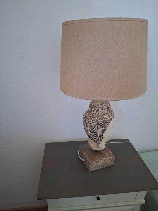 Candeeiro de Mesa Cabeça de Buda – Edição Vintage "O Gato Preto"