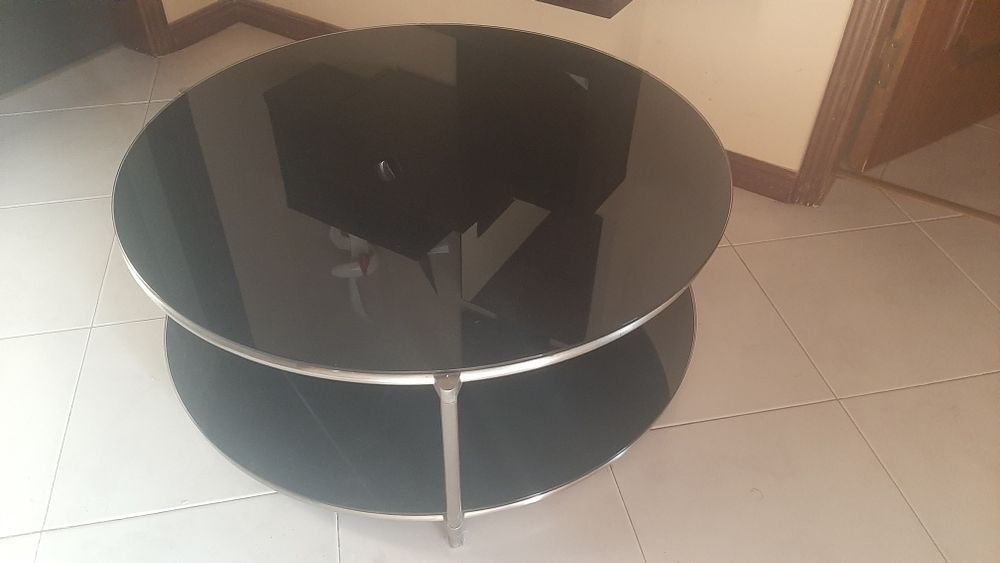 Mesa de apoio em vidro para sala
