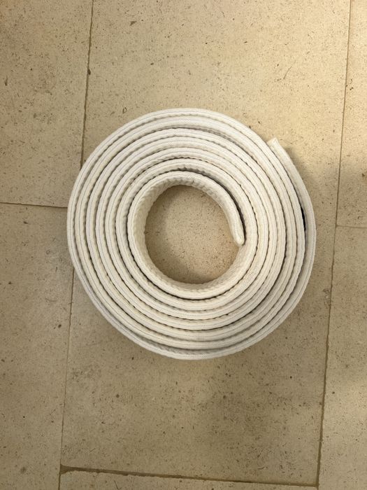 Cinto branco de artes marciais