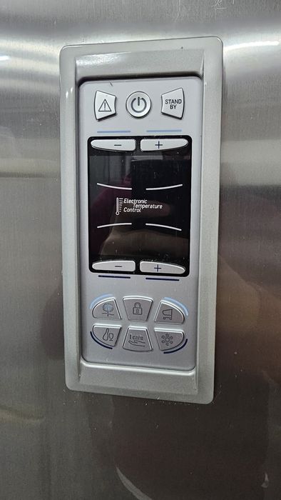 Frigorífico hotpoint ariston combinado com painel frontal digital