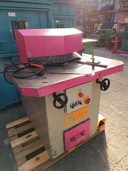 Mavipal | MÁQUINA HIDRÁULICA DE CORTE CANTOS EL6-200AV