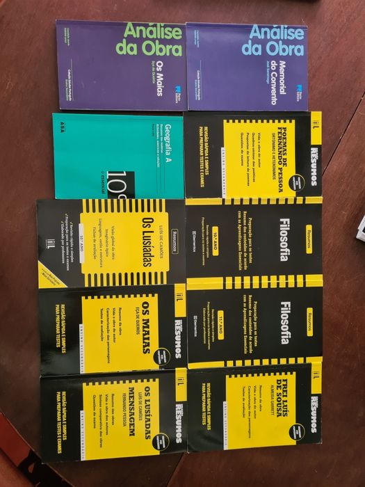Livros de apoio escolar e exames