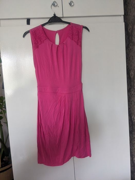 Sukienka koronkowa koronka bez rękawów midi