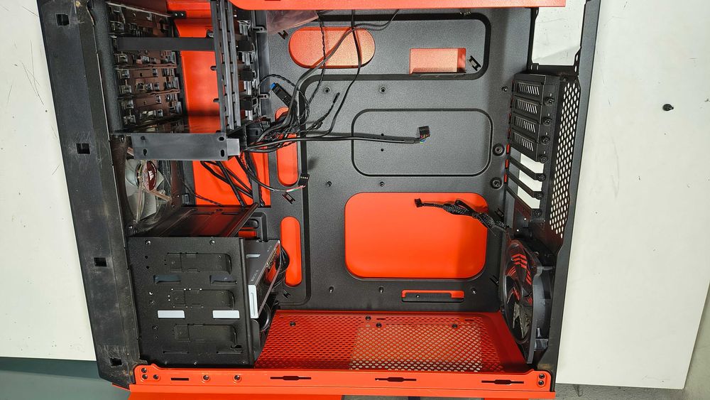 Obudowa Corsair Graphite Series 230T Windowed – Rebel Orange