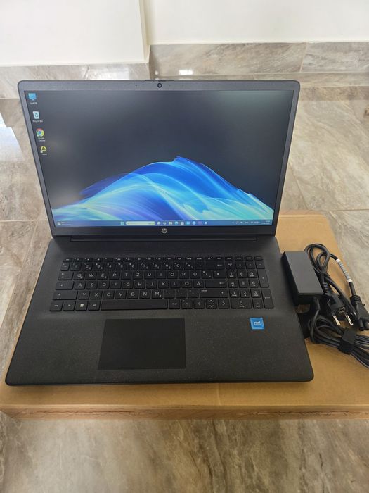HP Laptop 17-cn0211ng Black (17.3" HD+/Intel  N4500/8/256Gb/Windows  11)