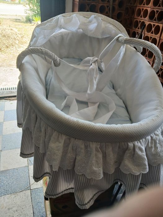 Alcofa para bebé nunca usada  muito bonita