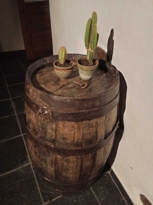 Barril de vinho em carvalho restaurado – peça decorativa única