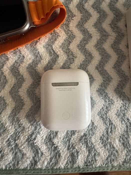 Наушники Aplle Airpods 2 with Charging Case новые