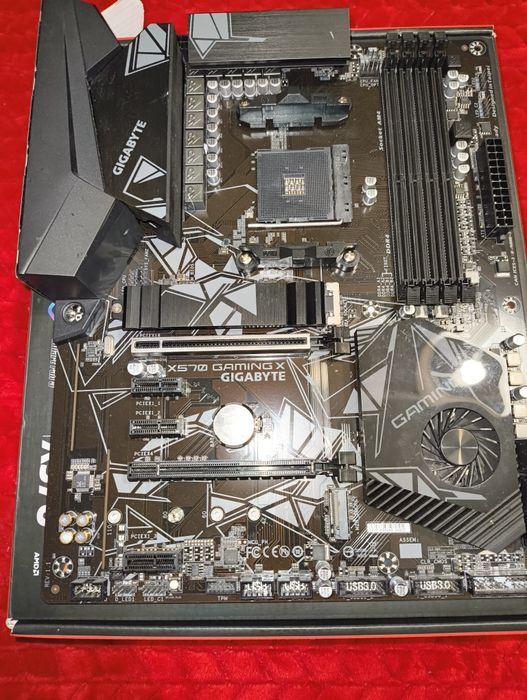 Vendo ou troco motherboard x570, am4