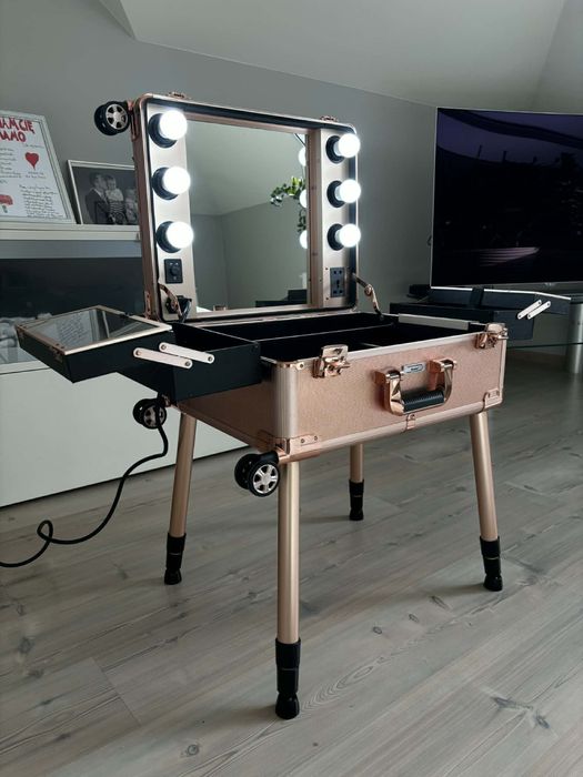 Kuferek kosmetyczny, toaletka