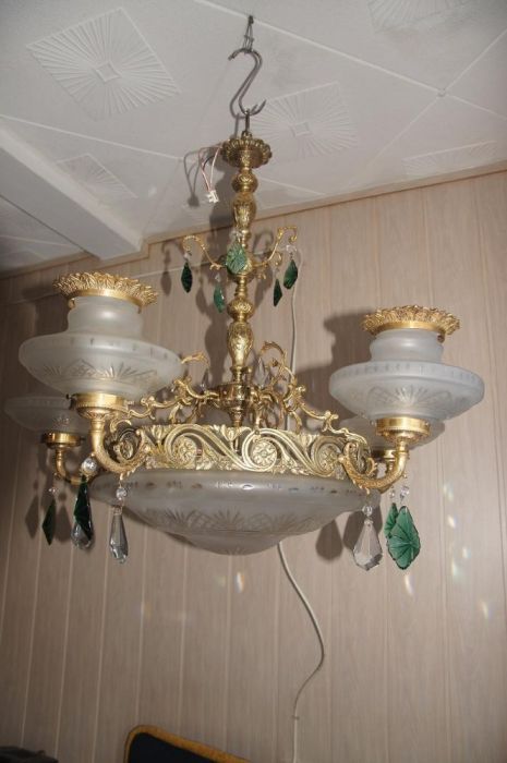 Żyrandol mosiężny z kryształami