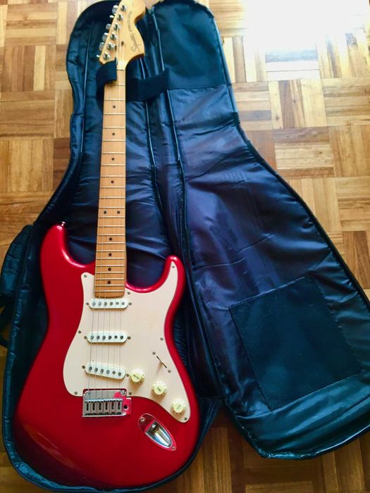 Fender Squire Stratocaster Vermelha