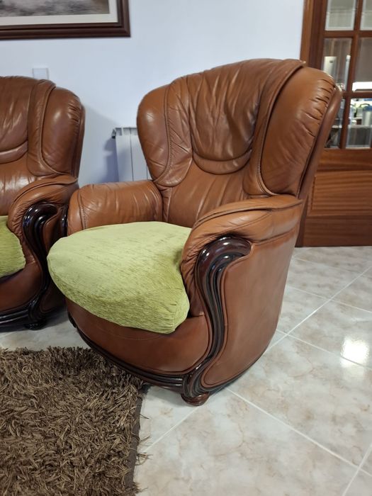 Sofas em pele em bom estado