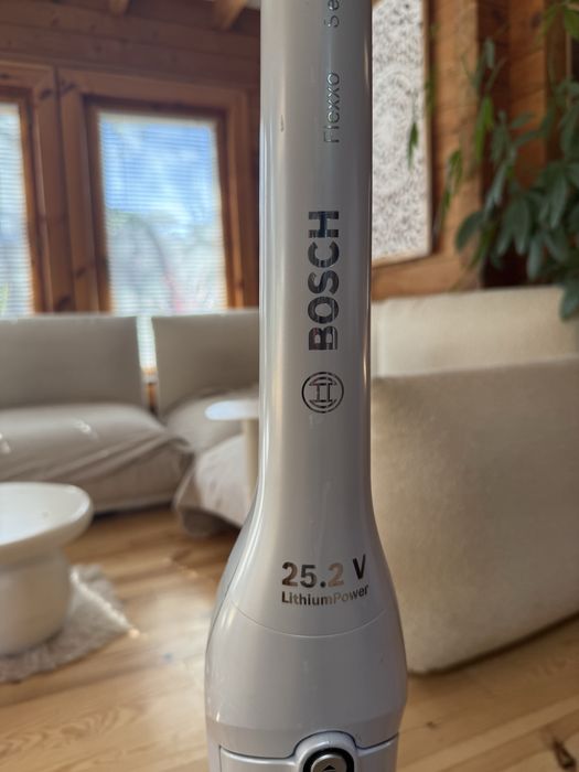 Aspirador vertical BOSCH Flexxo Serie 4