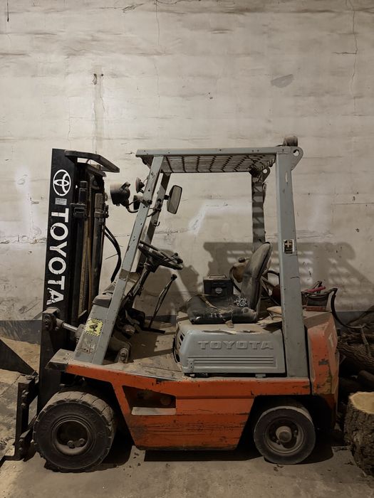 Погрузчик Toyota