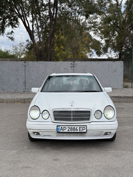 Mercedes 210. 2.0 газ/бенз