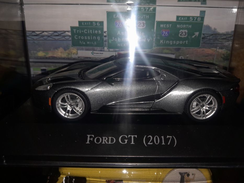 Carros novos escala 1.43