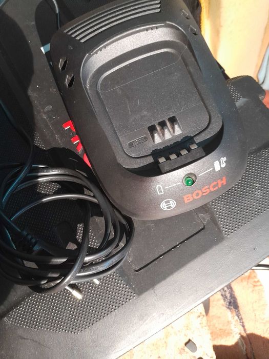 Ladowarka do bat Bosch 14-18 Volt