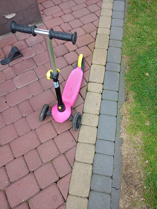 Hulajnoga trójkołowa