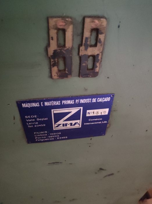 Máquina para a indústria do calçado