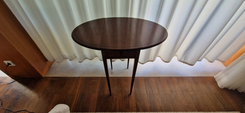 Mesa de Apoio / Pembroke Antiga – Estilo Hepplewhite