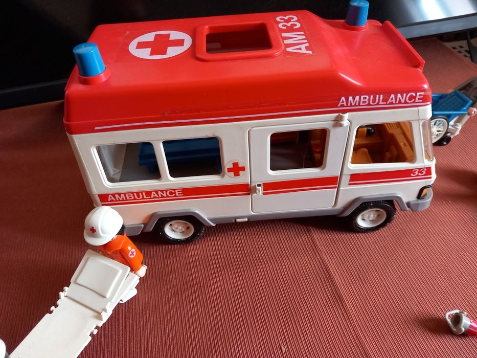Carro antigo ambulância de playmobil