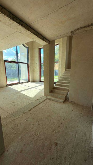 Просторий будинок, котедж в КМ