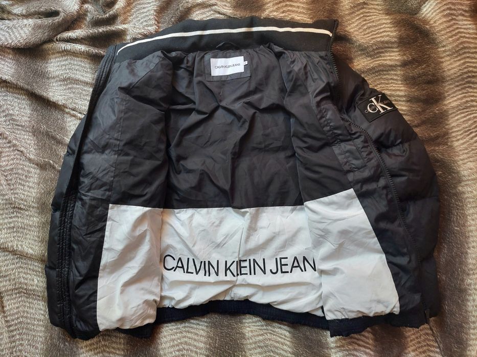Куртка пуховик Calvin Klein Jeans оригінал 

Стан хороший 

Привезено