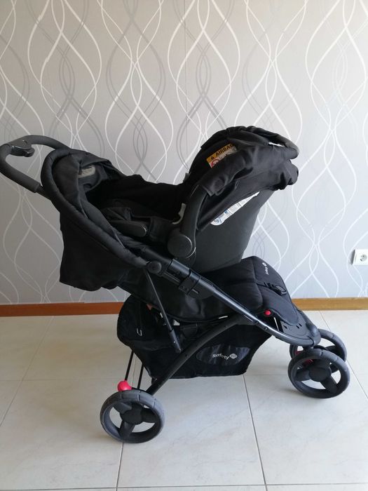 Carrinho de bebé com ovo