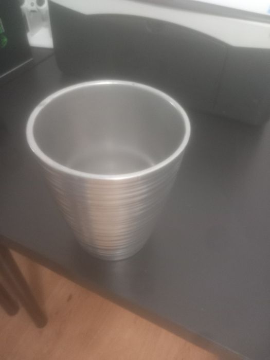 Vaso de planta prateado