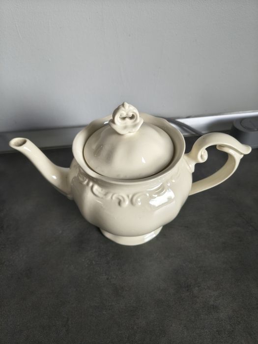 Czajnik ,imbryk  porcelitowy Tułowice