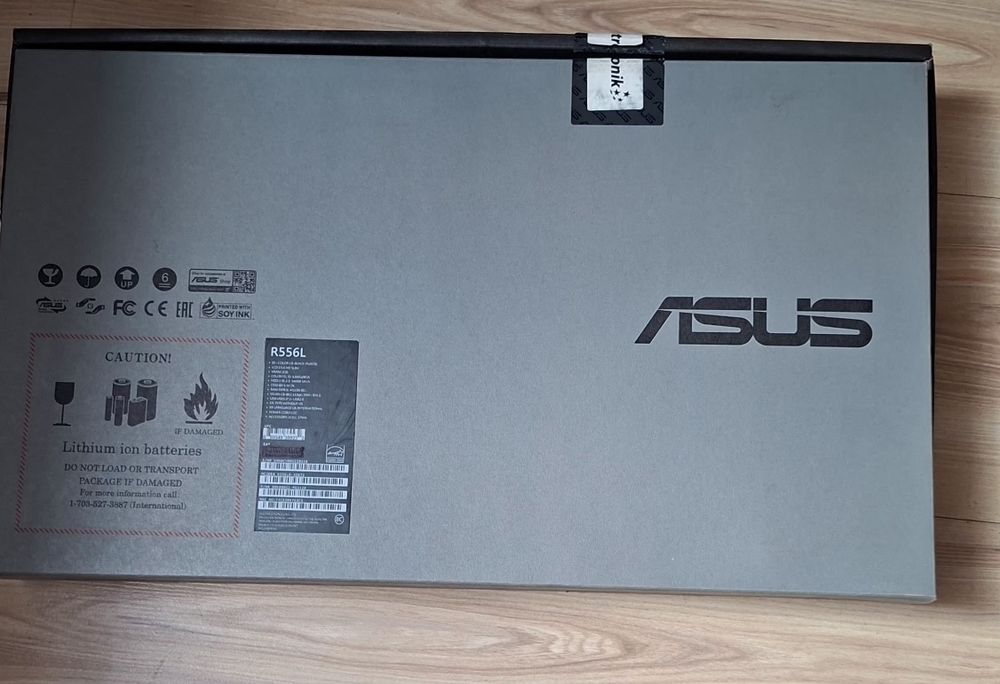 Laptopy  ASUS R556L