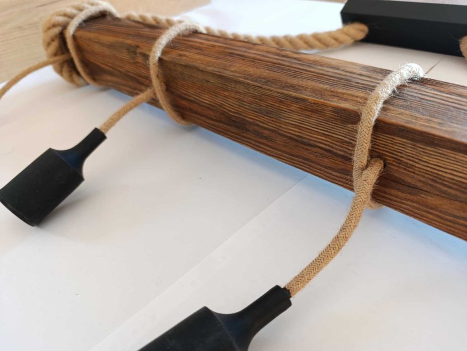 Lampa wisząca z drewnianej belki – 4-punktowa, styl rustykalny