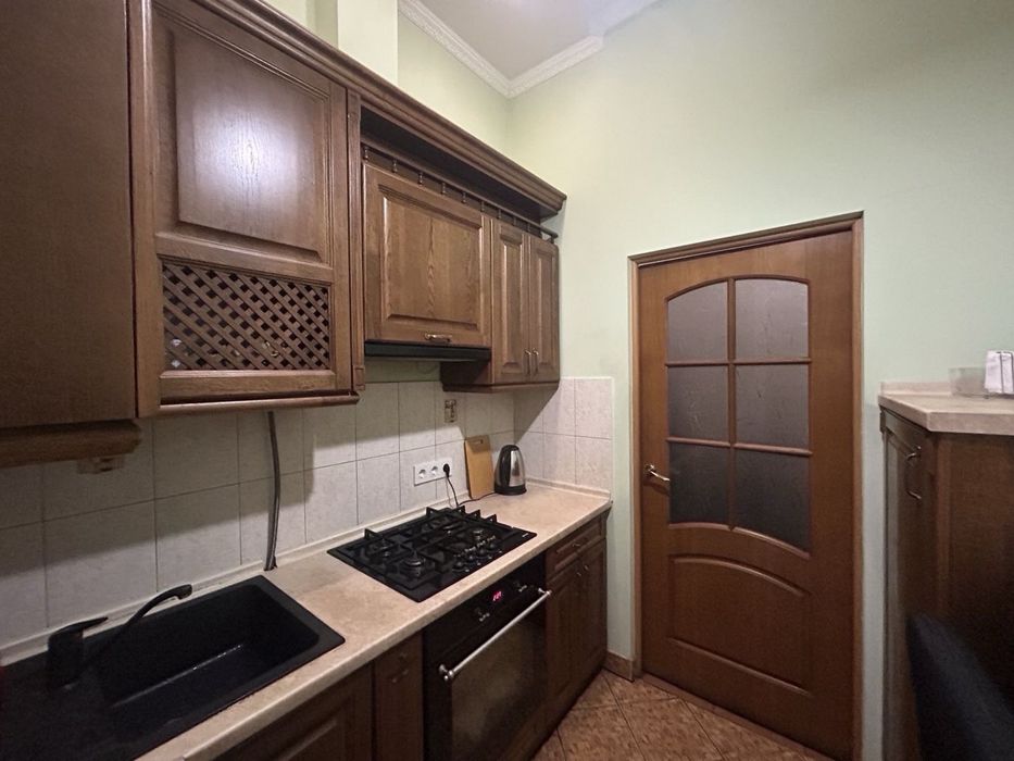 Продам 1к. Квартиру в центрі міста з меблями та технікою.