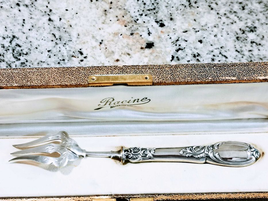 Вилка для закусок серебро Франция