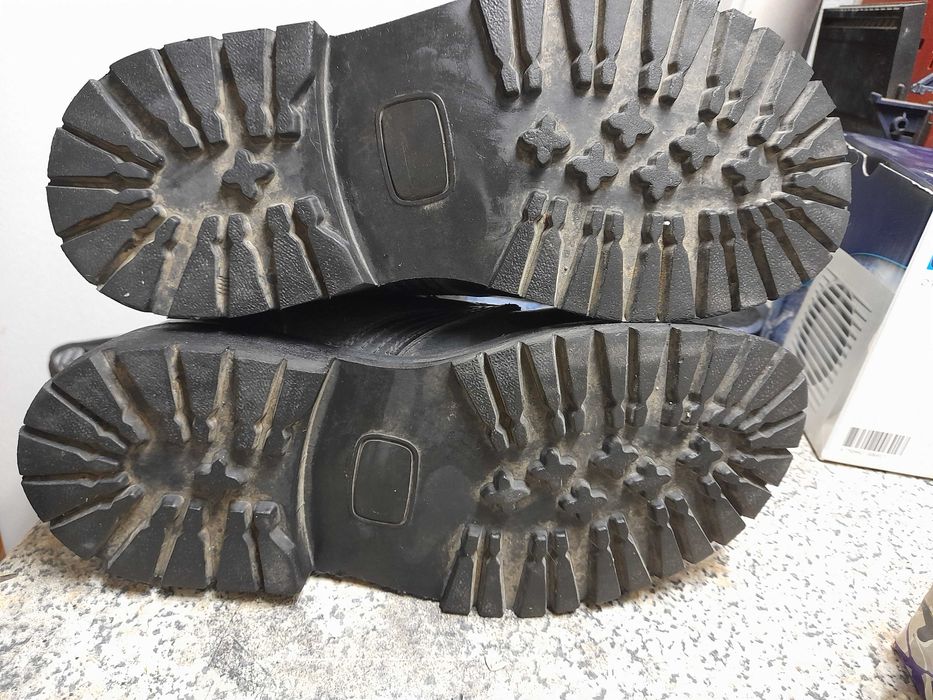 Botas de paraquedista novas n° 37 e n° 41. Troco por 39/40