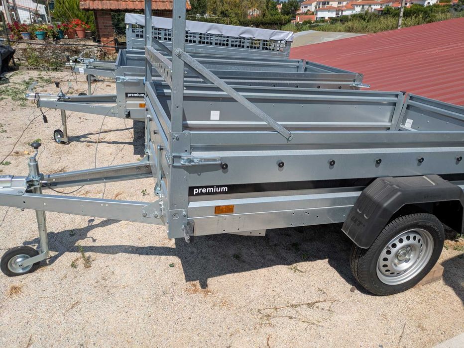 Venda de atrelados de vários modelos