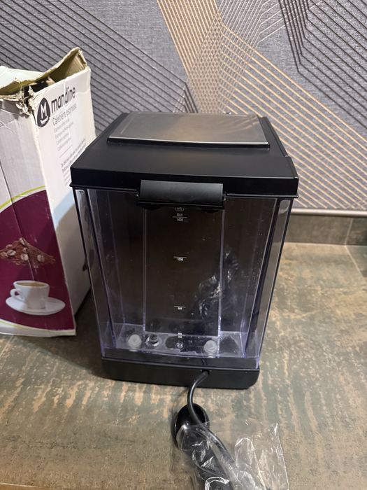 Це ріжкова кавоварка Mandine моделі MEC4602S