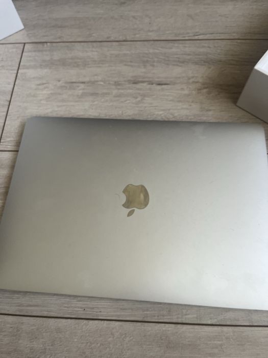 Macbook air 2020 i5-1.1ghz