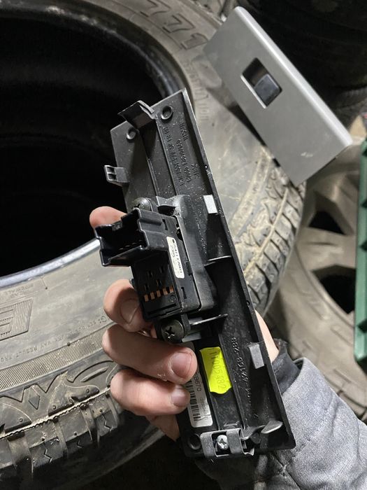 Блок керування склопідйомником Nissan navara d40 pathfinder r51