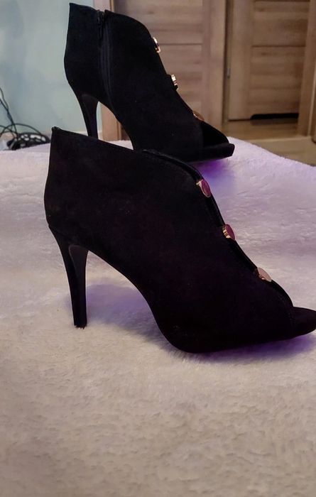 Eleganckie buty na obcasie 39