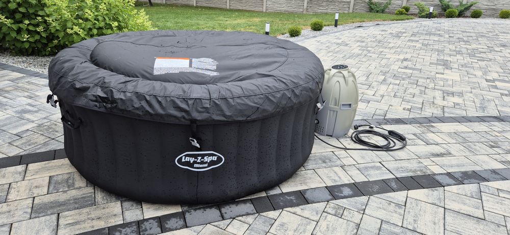 Jacuzzi Lay Z spa Miami idealne  na zimowe wieczory